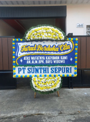 Papan Bunga Duka di Penengahan Raya