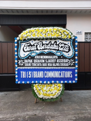 Papan Bunga Duka di Penengahan Raya